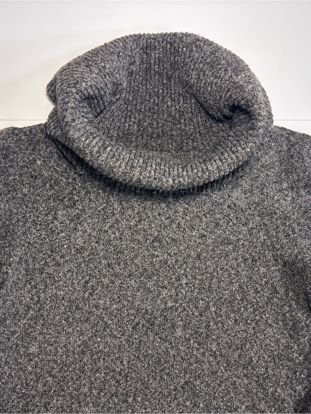 Tahari Gray Turtleneck Sweater Size Small High Low Hem - Picture 3 of 7